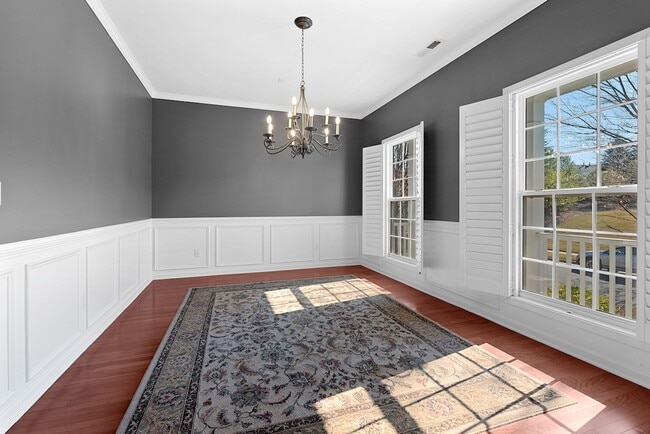 Building Photo - Available Now! Gorgeous, Updated 4 Bed/3 B...