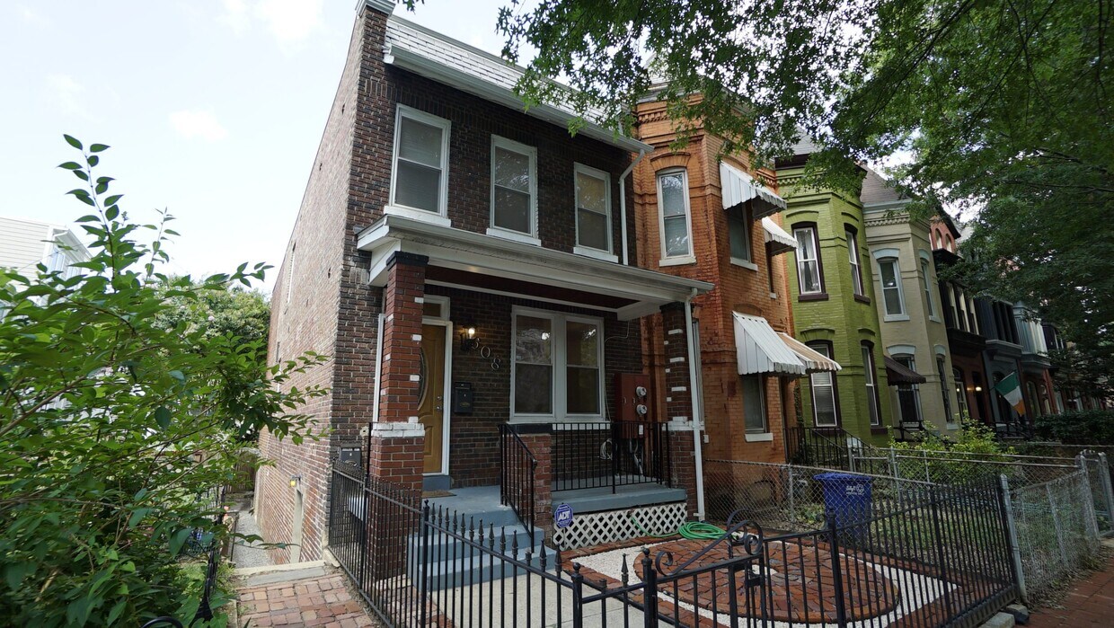 Foto principal - 608 3rd St NE