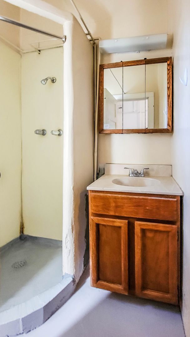 Foto del edificio - 704 Wellesley Rd