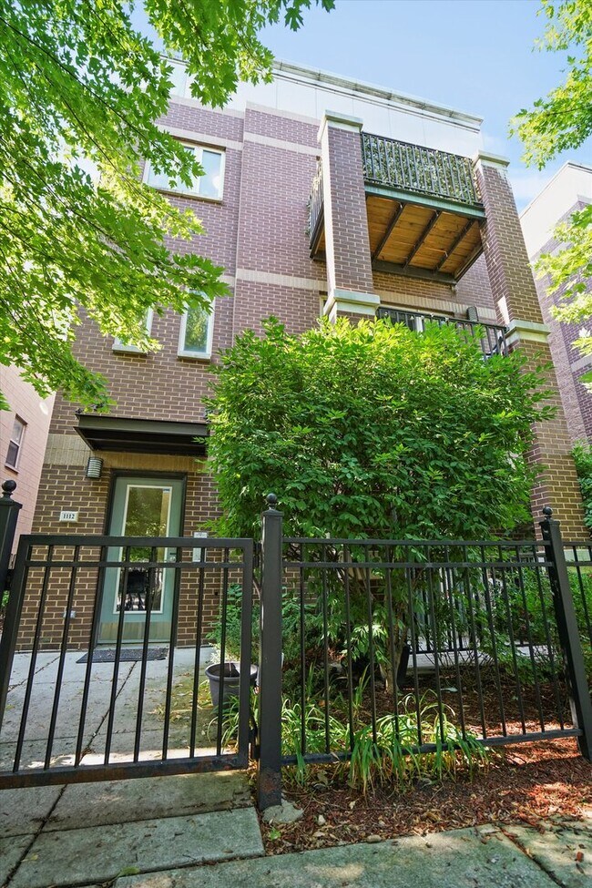Foto del edificio - 1112 W Washburne Ave