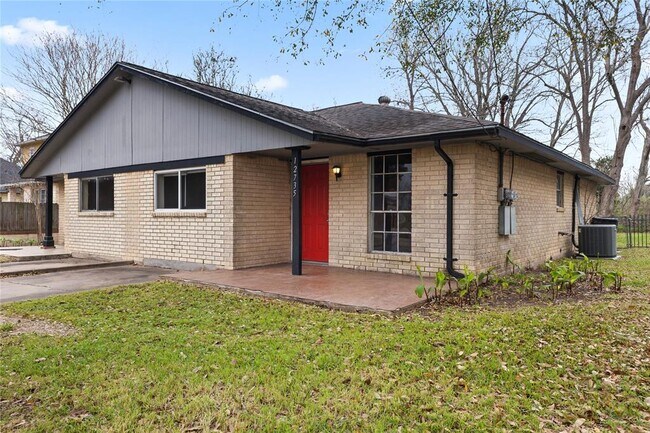 Building Photo - 12735 Arp St