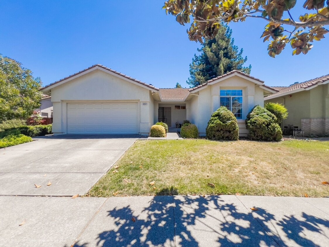 Primary Photo - Beautiful Single Level Three Bedroom North...