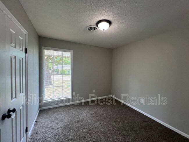 Foto del edificio - 3673 Fieldlark Dr