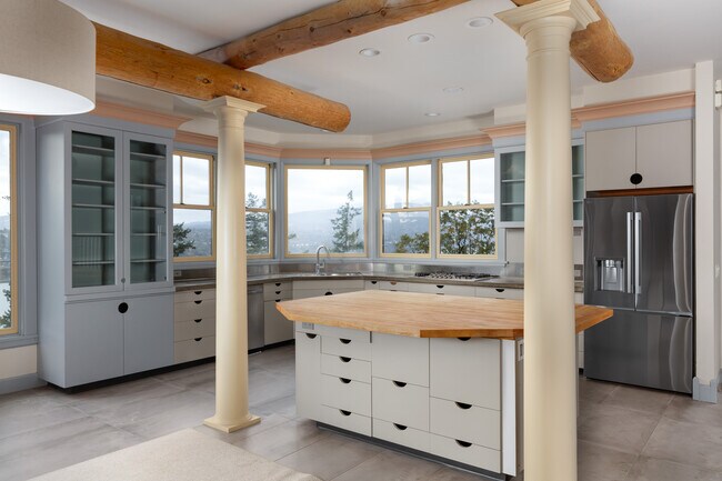 Foto del edificio - 395 SW Eyrie Rd