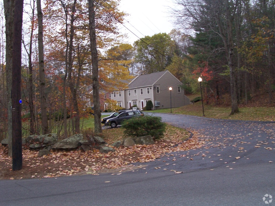 Building Photo - Knollwood Townhouse Condos