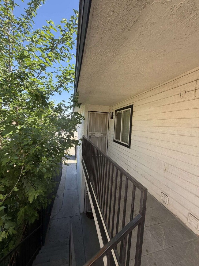 Foto del edificio - Spacious 3 Bed / 1 Bath Apartment with Open Layout & In-Unit Laundry