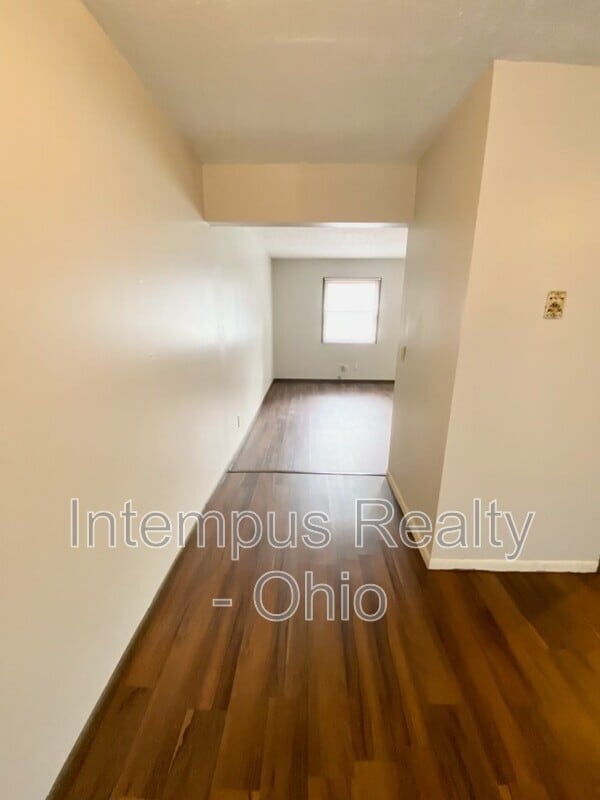 Foto del edificio - 718 W Light St