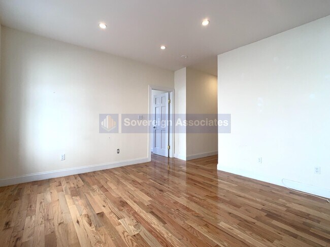Foto del edificio - 270 Fort Washington Avenue