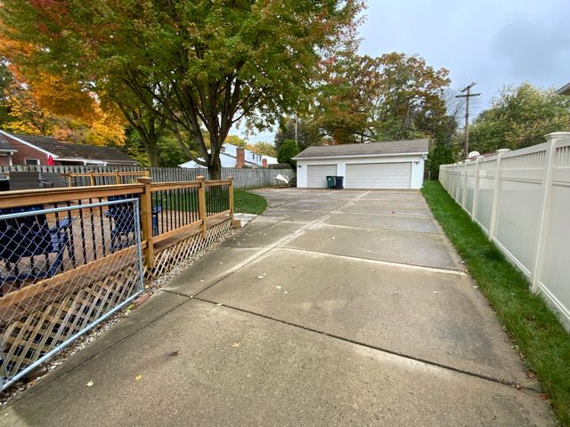 Building Photo - 4207 Custer Ave