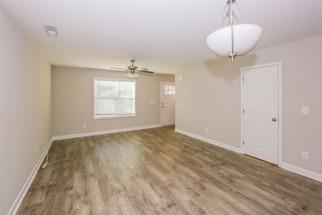 Building Photo - 114 Rowan St