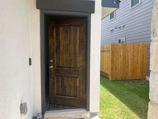 Building Photo - 153 Woods Edge Ln