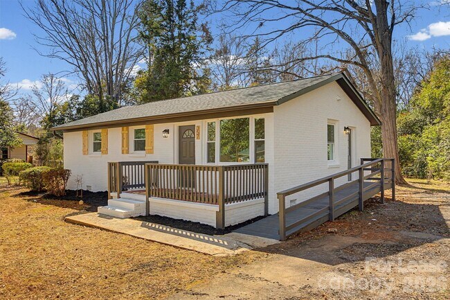 Building Photo - 357 Barnes St