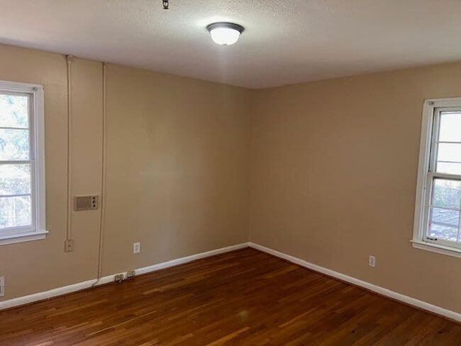 Building Photo - Brick Ranch Perfect for Your Live-Work Lif...