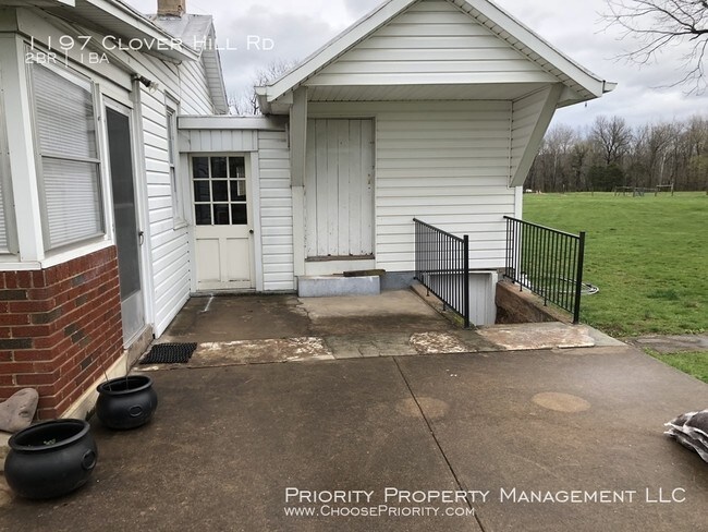 Building Photo - 2 Bedroom Farm House