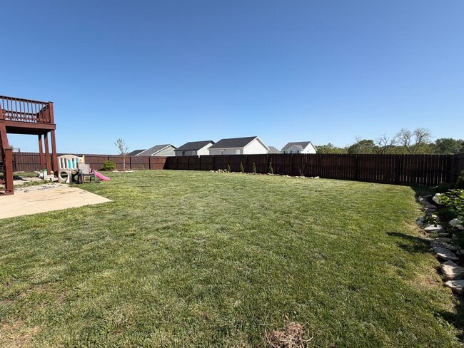 Building Photo - Beautiful 4/3 Ready May 1st!