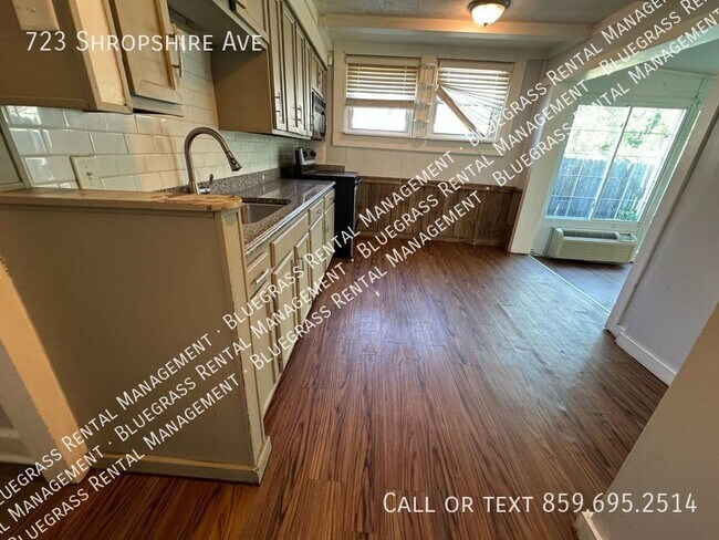 Building Photo - Large LEXINGTON Home!