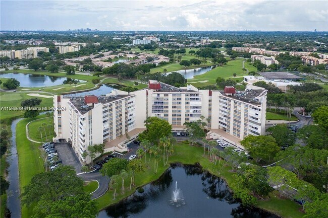 Foto del edificio - 6921 Environ Blvd