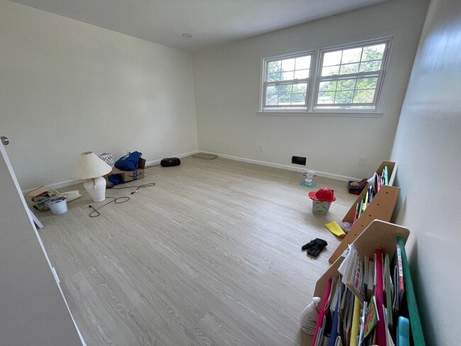 Building Photo - 8 Deborah Dr