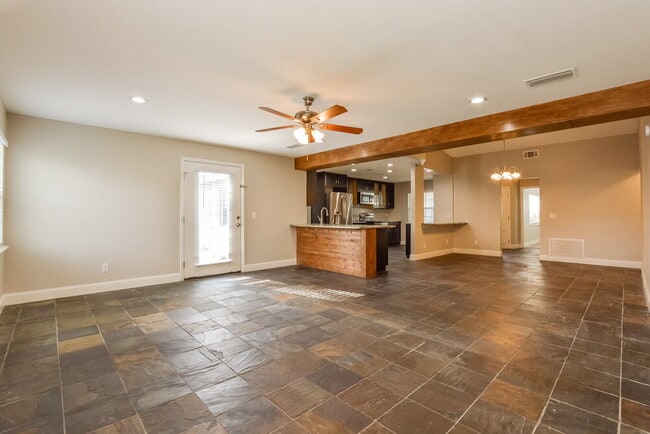 Building Photo - 9744 Heatherwood Ct