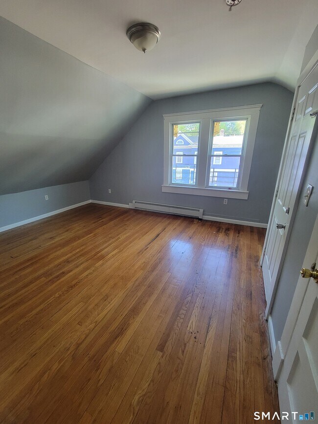 Building Photo - 260 Pine St