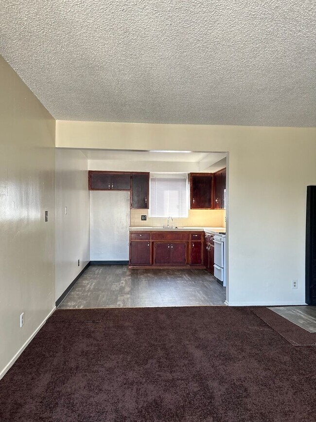 Foto del edificio - 1622 W 81st St, Los Angeles, CA 90047