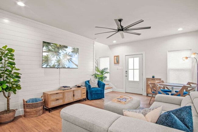 Building Photo - 14943 Leeward Dr