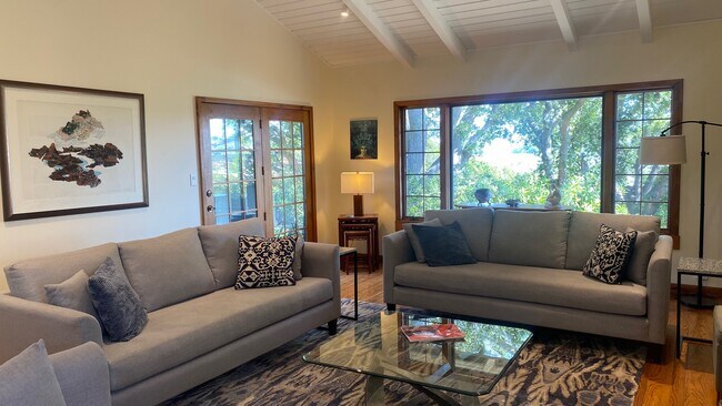 Light and Bright Living Room - 75 Dunfries Ter