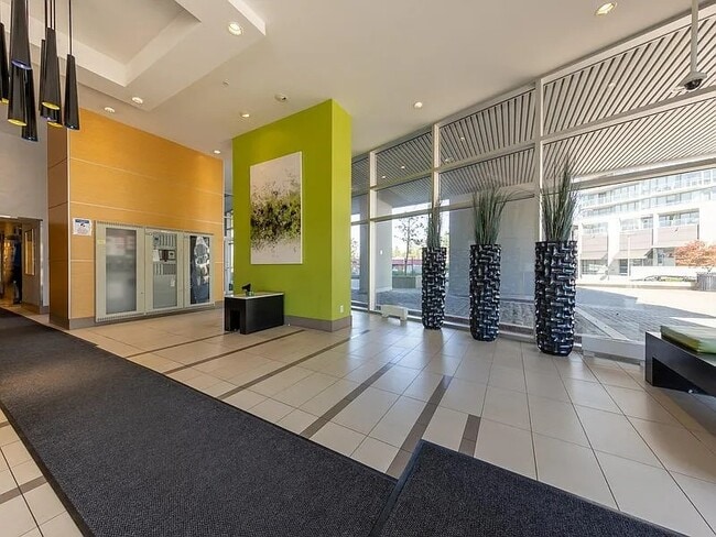 Building Photo - 13618 100 Av