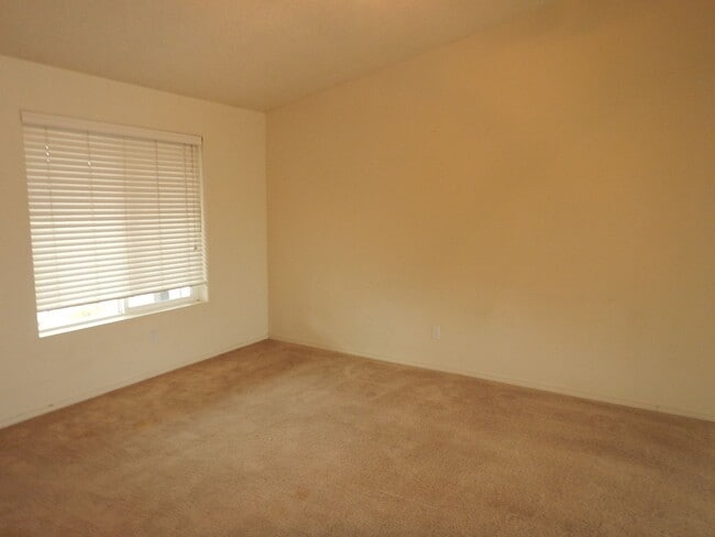 Building Photo - 3 Bedroom, 2 Bathroom North of Prineville - Fenced Back Yard - Available soon!