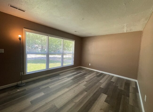 Building Photo - North End- 3 bed, 1 bath- A/O schools!