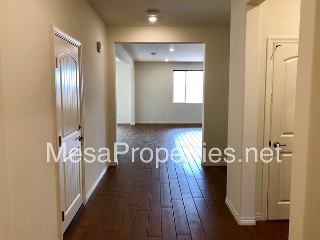 Building Photo - 4402 South Arches Trail