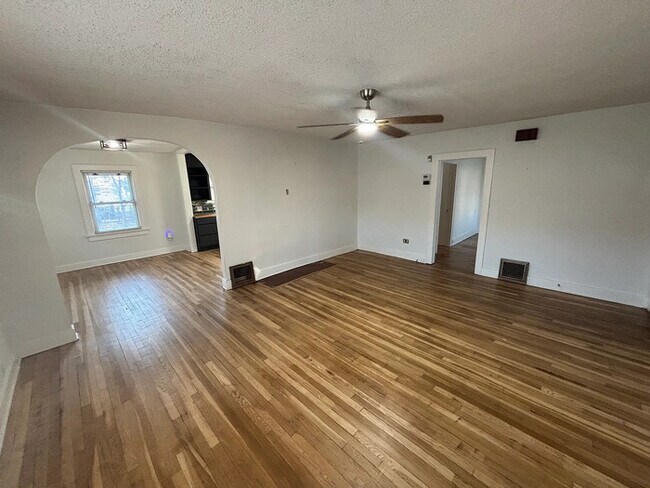 Foto del edificio - 635 N Chautauqua Ave