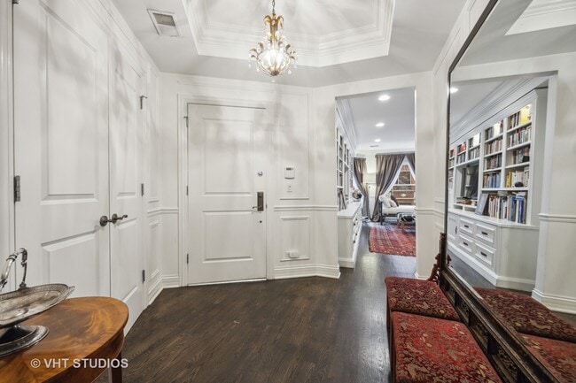Building Photo - 441 W Roslyn Pl
