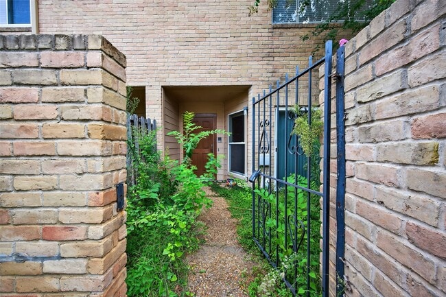Building Photo - 12625 Memorial Dr