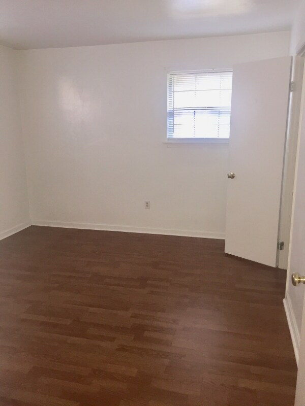 Foto del edificio - 498 W Little Creek Rd