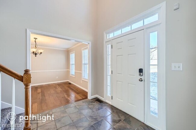 Building Photo - 4 br, 3.5 bath House - 2403 Oak Bluff Dr UNIT