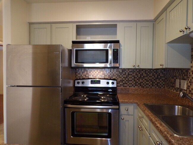 Building Photo - 1214 Hi Stirrup