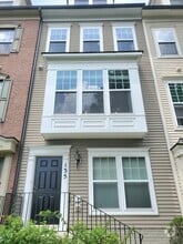 Building Photo - 135 Prado Ln