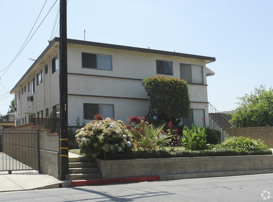 Building Photo - 18 E Woodward Ave