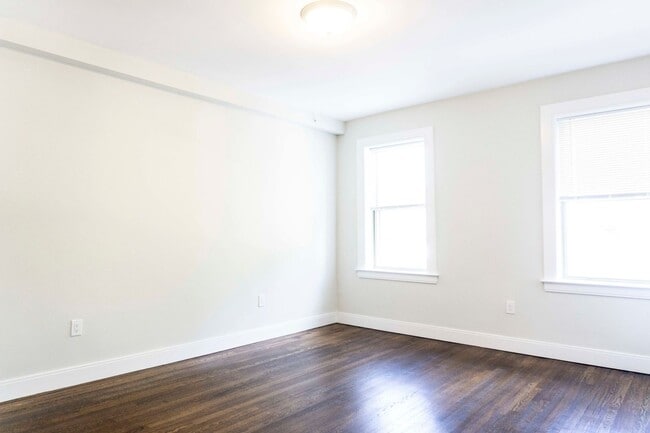 Photo - Perfect BC Location, In-Unit Water and Dry... Apartment