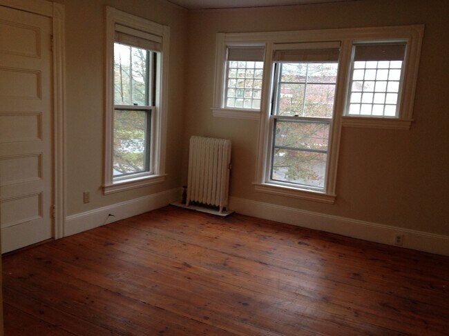 1st bedroom - 31 Liberty St