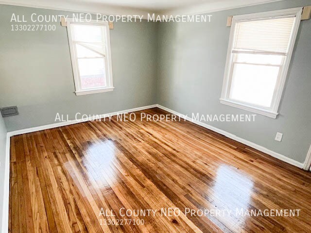 Building Photo - 16918 Lotus Dr