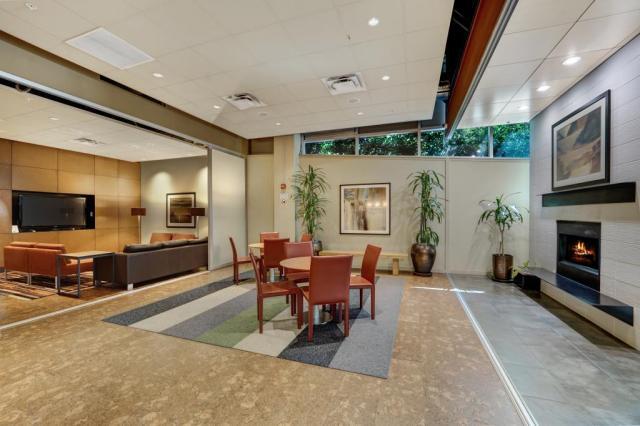 Building Photo - 2 bedroom in Seattle WA 98121
