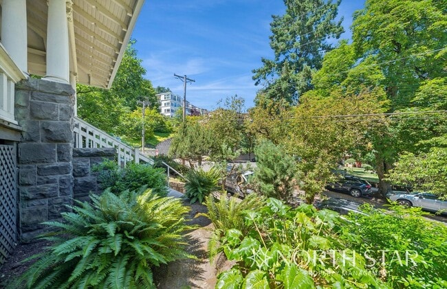 Building Photo - Spectacular NW 23rd Condominium
