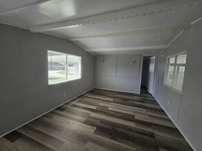 Building Photo - 2850 New Tampa Hwy