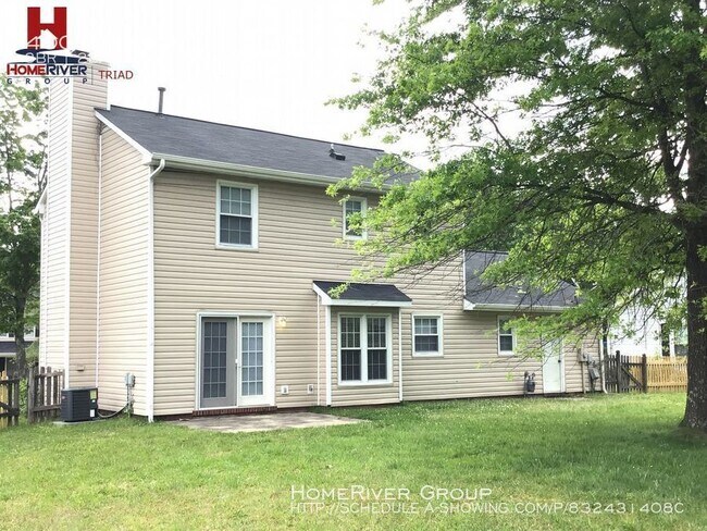 Building Photo - Stunning Two Story Home!!