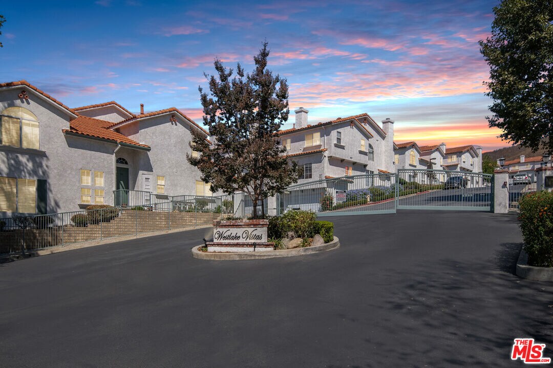 Foto principal - 387 Westlake Vista Ln