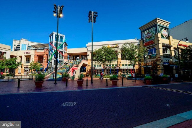 Building Photo - 7923 Eastern Ave NW