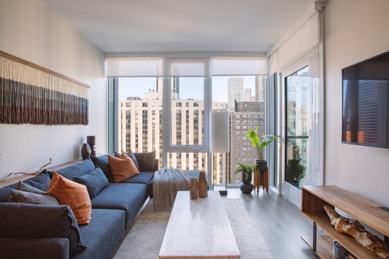 Photo - 102 W Hill St (Chicago, IL)