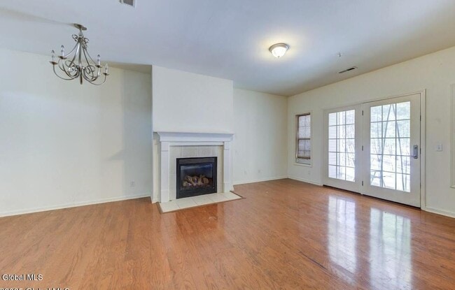 Building Photo - 42 Renaissance Ln